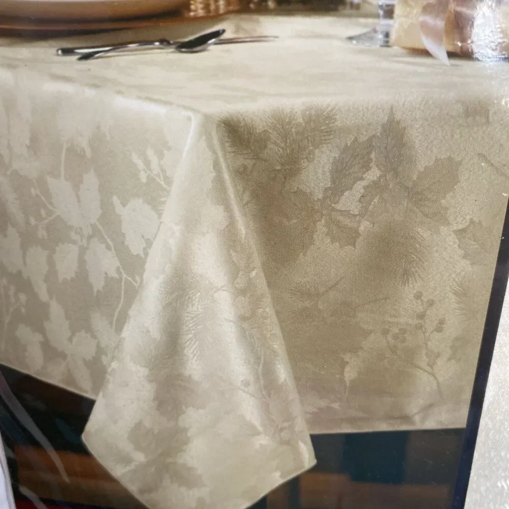 Holiday things Yule tidings Damask tablecloth oblong 60 x 104” new